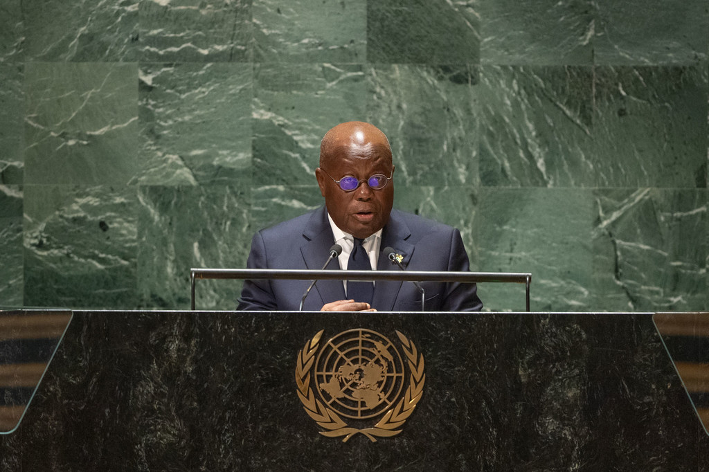 加纳总统阿库福-阿多在一般性辩论上发言。