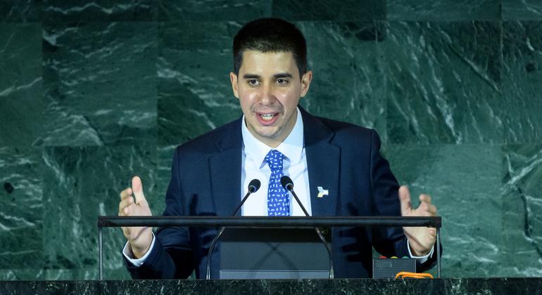 Felipe Paullier, Subsecretario General de Juventud, habla durante la inauguración de las Jornadas de Acción de la Cumbre del Futuro.