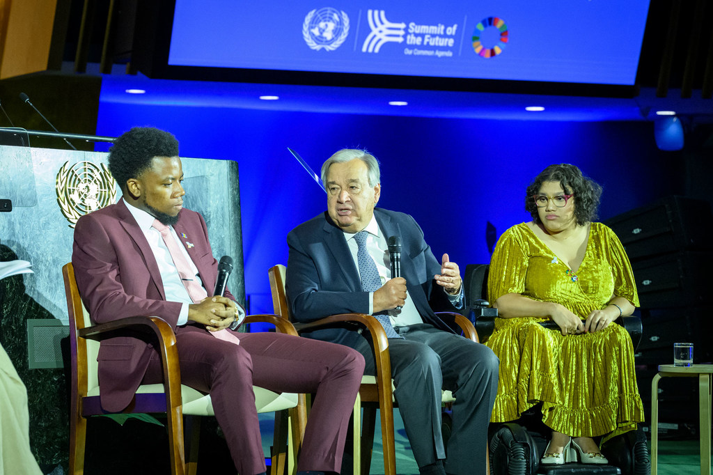 Secretary-General António Guterres (center) talks with Caleb Brathwaite (left) and Daphne Frias at the opening ceremony of the Future Action Summit.