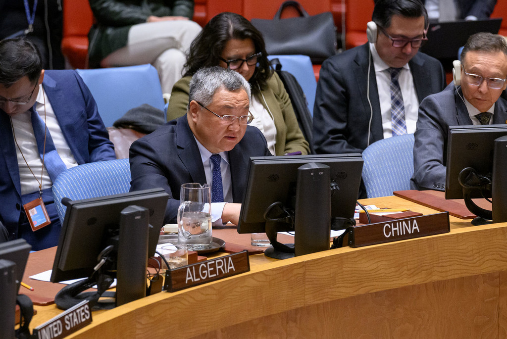 中国驻联合国大使傅聪在United Nations安理会会议上。