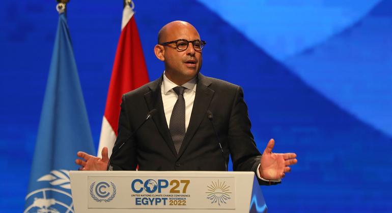 Simon Stiell, Sekretaris Eksekutif Perubahan Iklim PBB (UNFCCC), menyampaikan pidato penutup pada COP27, di Sharm El-Sheikh, Mesir.