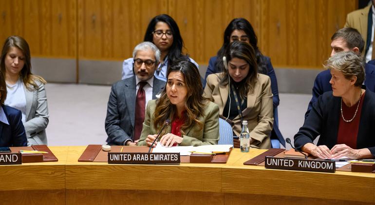 La embajadora de Emiratos Árabes Unidos, Lana Zaki Nusseibeh, interviene en la reunión del Consejo de Seguridad de la ONU sobre la situación en Oriente Medio, incluida la cuestión palestina.