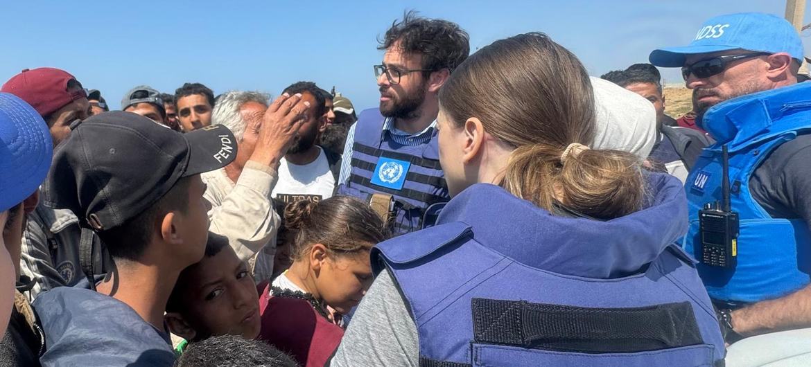 Personal de la OCHA durante una misión en Gaza. 