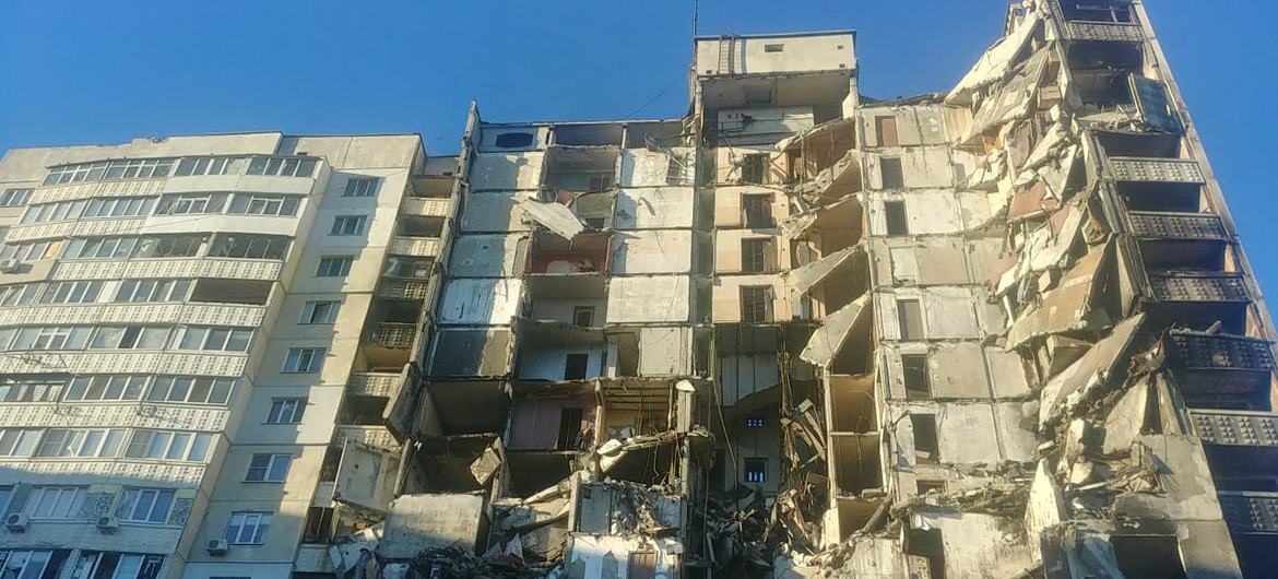 Фото из архива: разрушенные жилые здания в Харькове.  