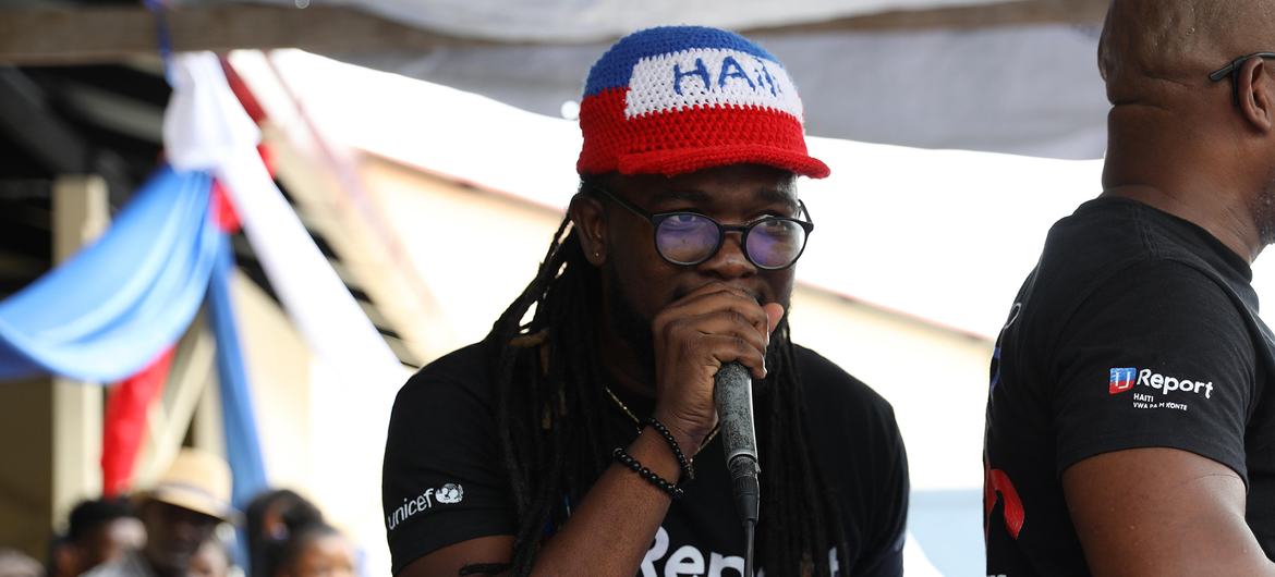 L'artiste haïtien engagé et Ambassadeur de bonne volonté d'UNICEF, Jean Jean Roosevelt.