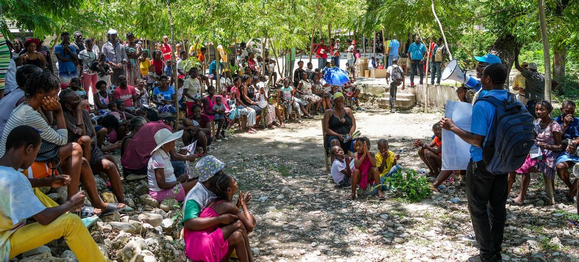 Haití: las familias desplazadas lidian con la muerte ‘desde adentro’ y afuera