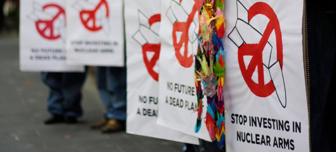 示威者呼吁禁止核武器。