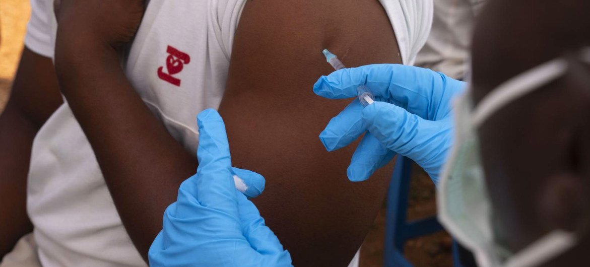 A África precisa de acesso oportuno a vacinas COVID-19 seguras e eficazes.