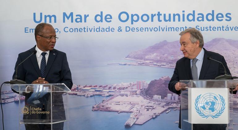 Sekretaris Jenderal António Guterres mengadakan konferensi pers bersama di Cabo Verde dengan Perdana Menteri José Ulisses Correia e Silva