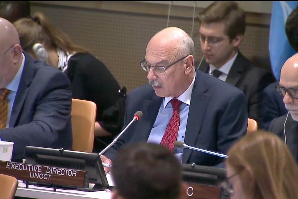 O Sr. Vladimir Voronkov, Diretor Executivo da UNCCT, discursa em uma reunião formal.