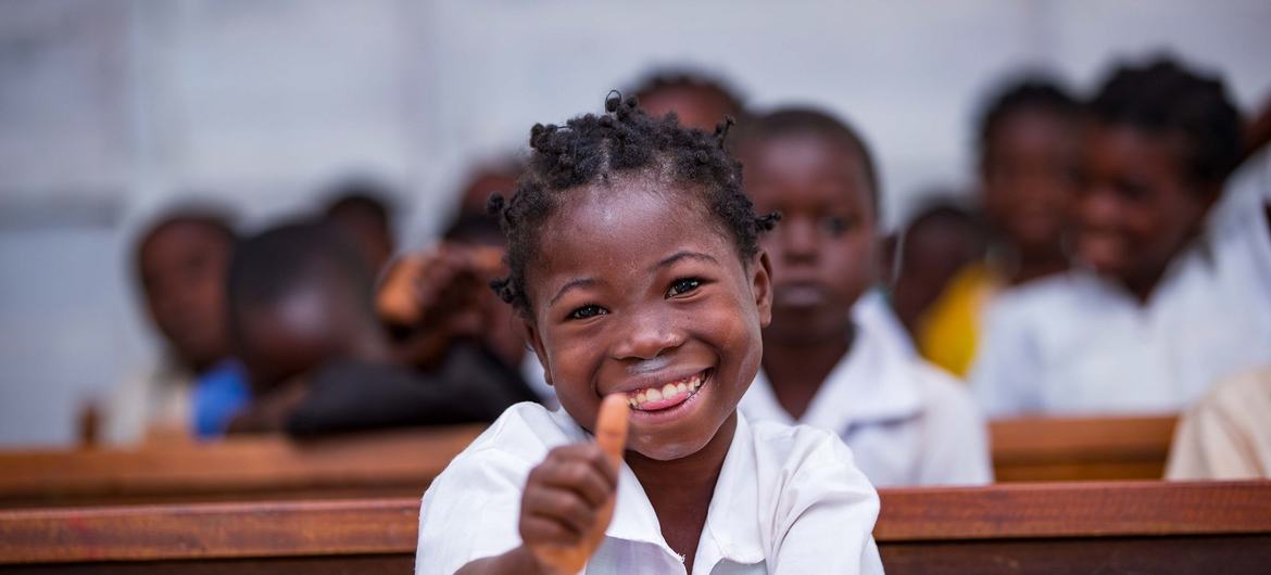 O sonho de Thérèse é se tornar governadora da província de Tanganica. Ela está sentada em uma sala de aula recém-construída na escola primária Lubile, na província de Tanganyika, graças ao Unicef e Education Cannot Wait.