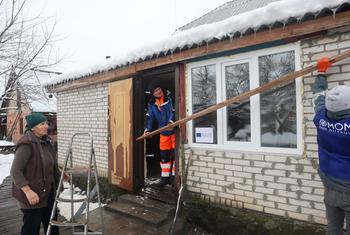 Мобильные команды МОМ проводят ремонтные работы в Украине.