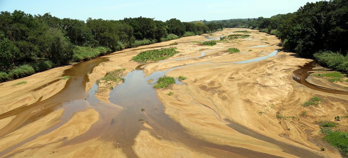 O grande rio Usuthu, o maior de Eswatini, está secando