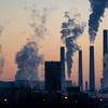 As usinas de combustíveis fósseis são um dos maiores emissores de gases de efeito estufa que causam mudanças climáticas