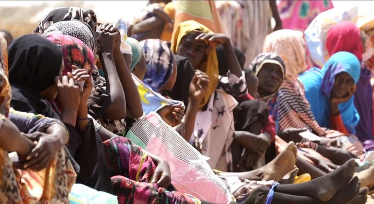 Refugiados sudaneses no campo de Adre, no Chade.