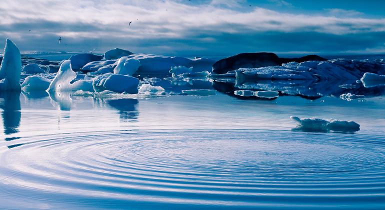 The rapid melting of glaciers faces serious damage to economies, ecosystems and communities. The rapid melting of glaciers faces serious damage to economies, ecosystems and communities.
