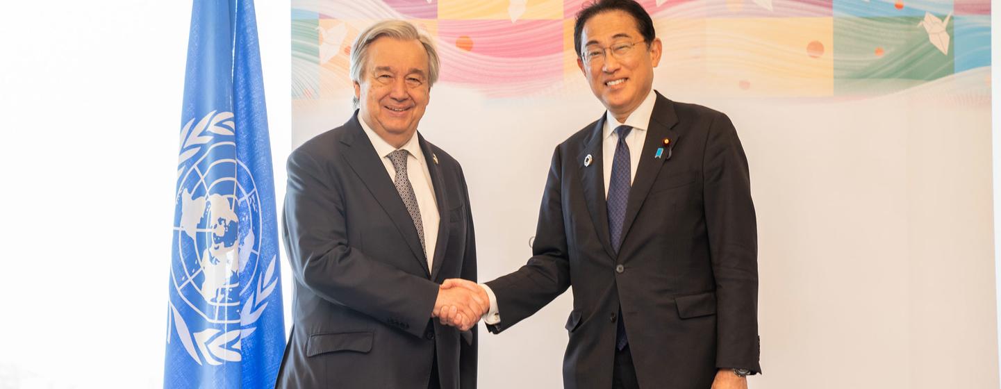 在 2023 年七国集团广岛峰会上，联合国秘书长古特雷斯会见了日本首相岸田文雄。