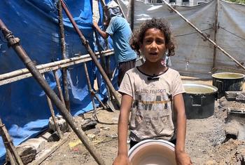 Mais, a displaced girl in Gaza, was unable to get a meal of cooked lentils due to overcrowding.