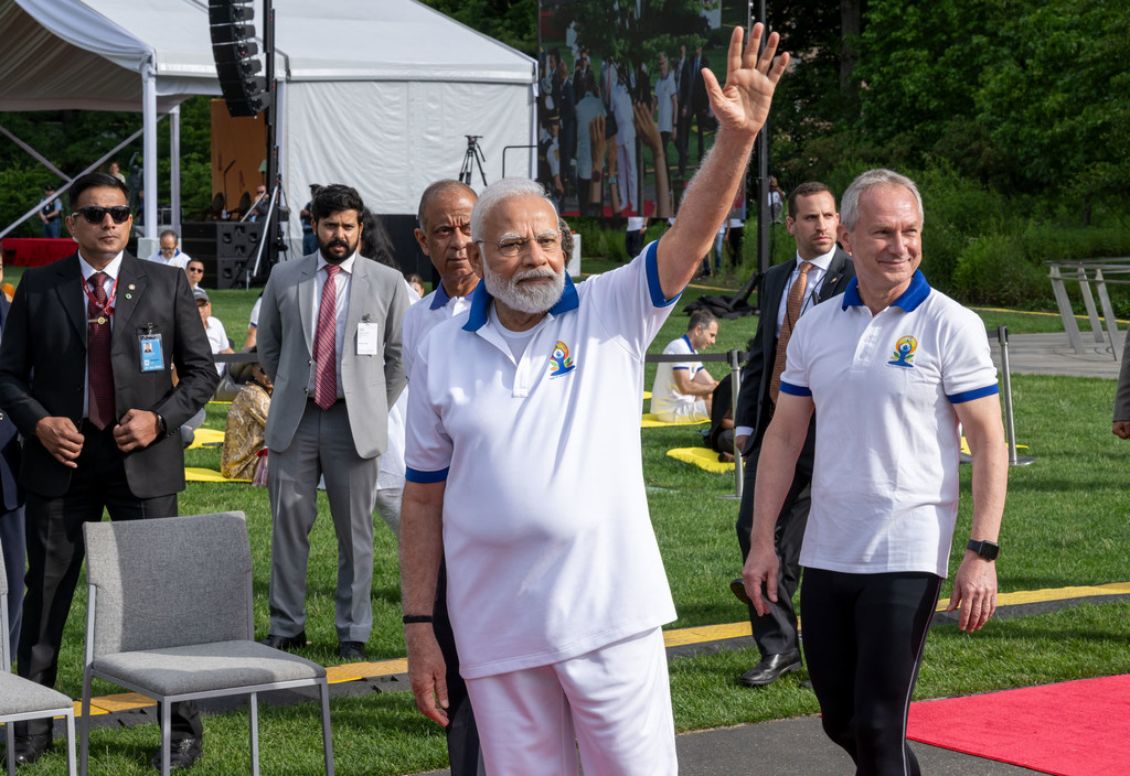 Премьер-министр Индии Нарендра Моди присоединился к 9-му Международному дню йоги, отмечаемому в штаб-квартире ООН в Нью-Йорке.