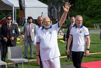 El Primer Ministro de la India, Narendra Modi, se une al 9º Día Internacional del Yoga celebrado en la sede de las Naciones Unidas en Nueva York.