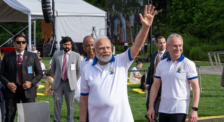 El Primer Ministro de la India, Narendra Modi, se une al 9º Día Internacional del Yoga celebrado en la sede de las Naciones Unidas en Nueva York.