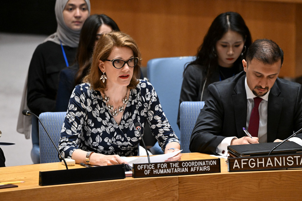 ليزا دوتن، مديرة قسم التمويل الإنساني وتعبئة الموارد في مكتب الأمم المتحدة لتنسيق الشؤون الإنسانية أثناء تقديم إحاطتها أمام مجلس الأمن.