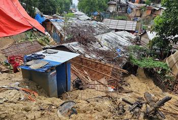 Dommages causés par des glissements de terrain meurtriers dans l'un des camps de réfugiés rohingyas à Cox's Bazar, au Bangladesh.