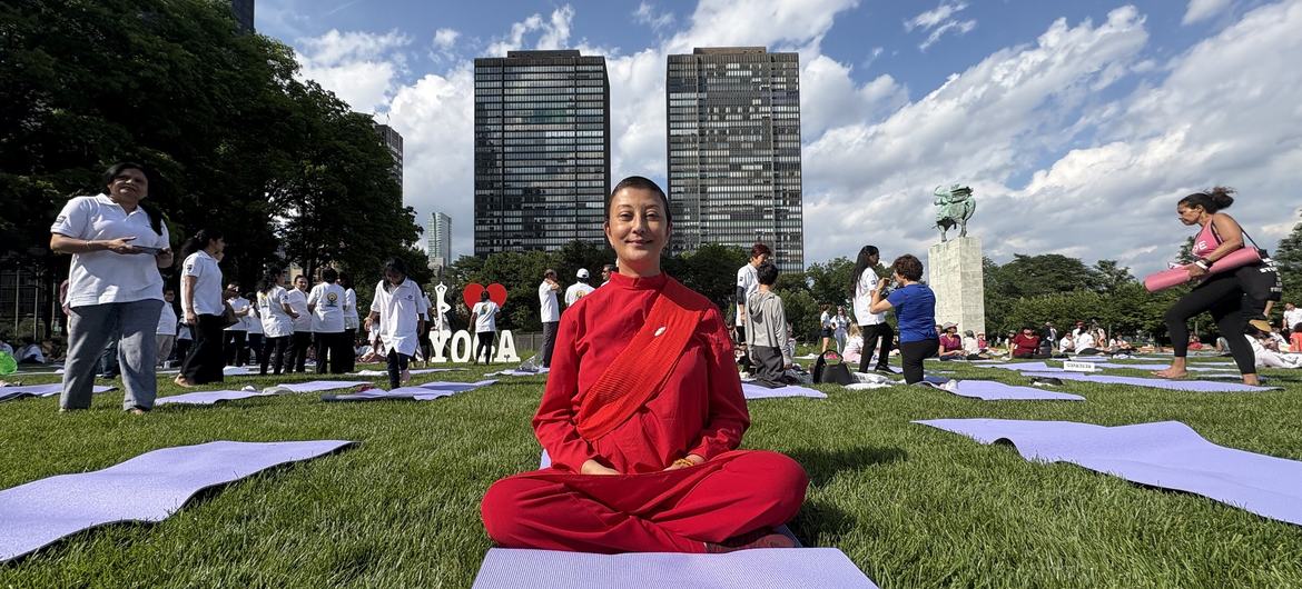 Lama Aria Drolma es una maestra budista y experta en meditación. Lama Aria Drolma es una maestra budista y experta en meditación.