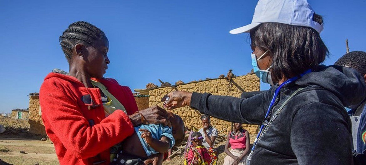 Campanha de vacinação contra a poliomielite em Angola.