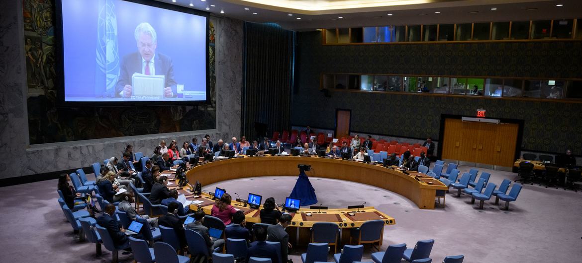 Tor Wennesland (on screen), Special Coordinator for the Middle East Peace Process, addresses members of the UN Security Council.