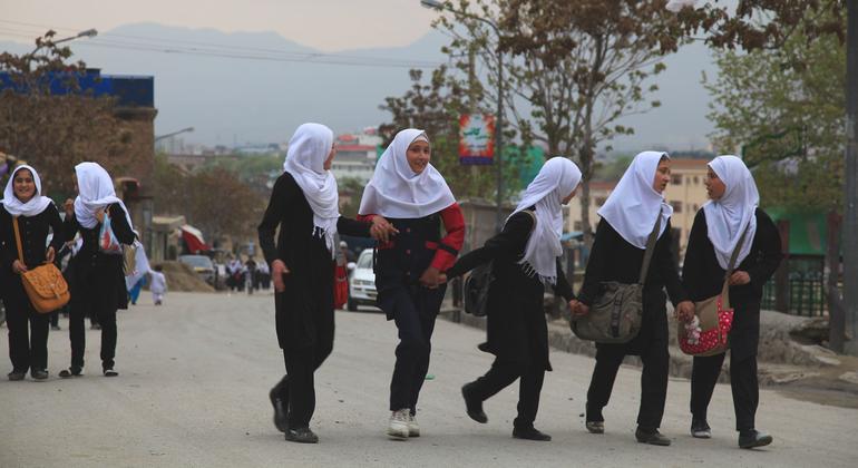 阿富汗哈扎拉社区的女孩们。