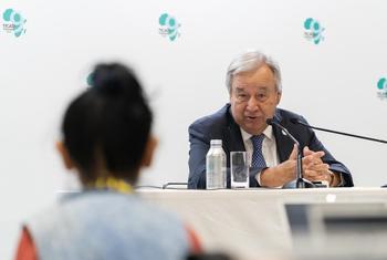 O secretário-geral Antonio Guterres fala com repórteres em Yokohama durante a  9ª Conferência Internacional de Tóquio sobre o Desenvolvimento Africano,Ticad