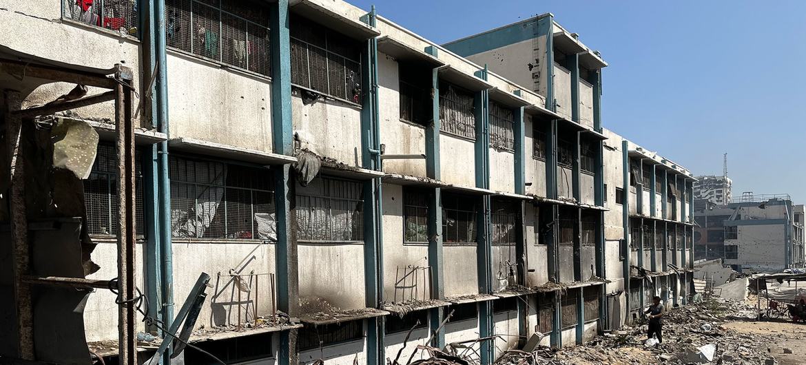 Refugio destruido de la Agencia de la ONU para los Refugiados Palestinos (UNRWA).