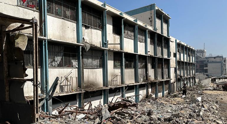 Refugio destruido de la Agencia de la ONU para los Refugiados Palestinos (UNRWA).