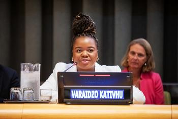 La joven activista Varaidzo Kativhu participó en la reunión ministerial preparatoria para la Cumbre del Futuro.