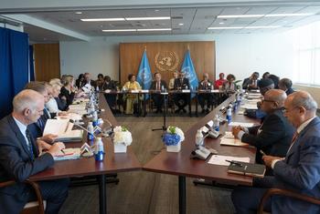 非洲联盟（右侧代表团）、欧洲联盟（左侧）与联合国（中央）第六次三边会议。