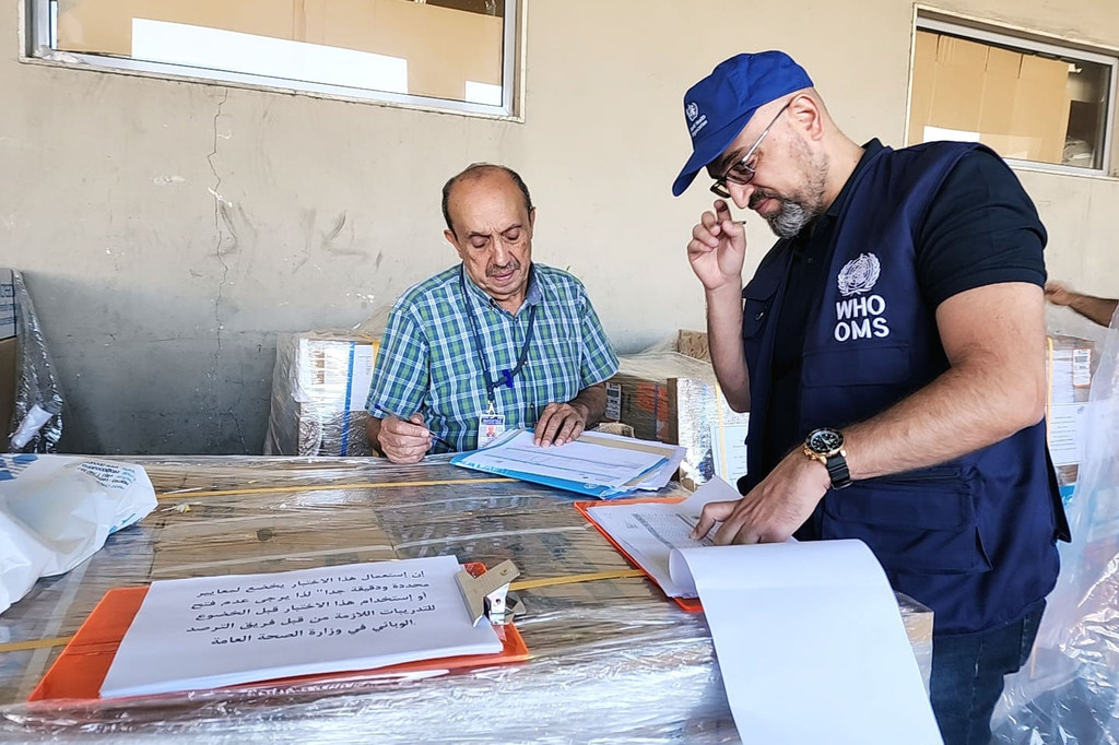 في إطار استجابة منظمة الصحة العالمية الطارئة لتفشي الكوليرا في لبنان، وصلت الشحنة الأولى من مجموعات الكوليرا (الأدوية والمستلزمات) خلال عطلة نهاية الأسبوع من مركز منظمة الصحة العالمية في دبي في محاولة لدعم جهود وزارة الصحة العامة للسيطرة على تفشي الكوليرا.