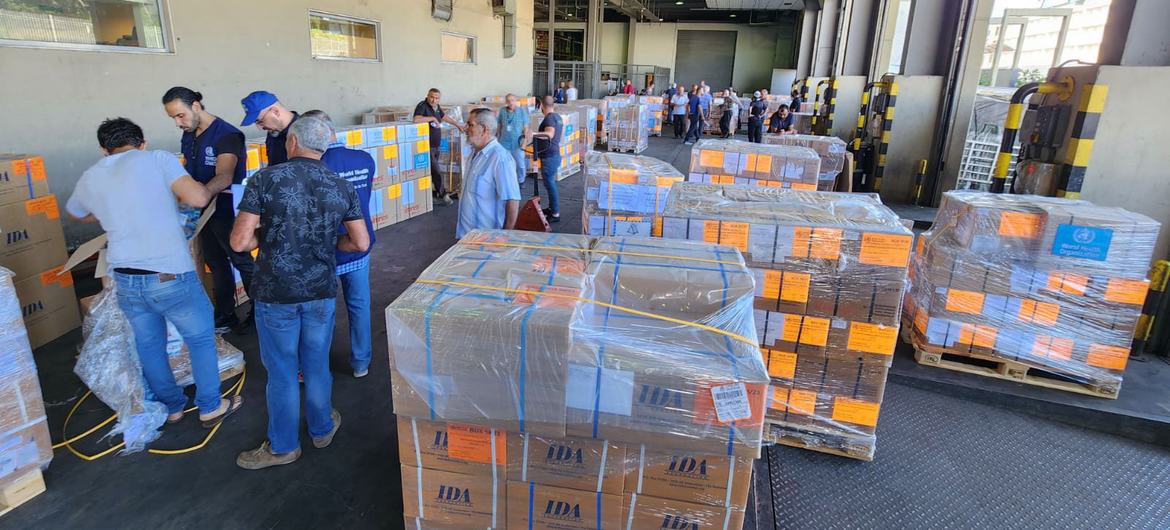 Under WHO's emergency response to the Cholera outbreak in Lebanon, the first shipment of medicines & supply kits arrived from WHO's Dubai hub.