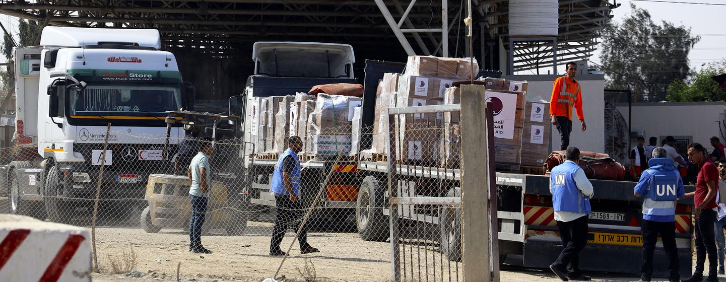 Les convois d'aide entrent dans la bande de Gaza par le point de passage de Rafah.