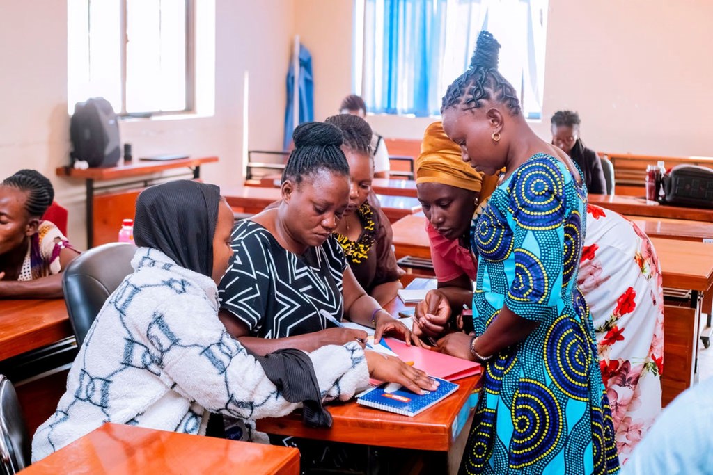 Washiriki wa mafunzo ya kukabili ukatili wa kijinsia na madhara ya mabadiliko ya tabianchi yaliyoandaliwa na UNDP Tanzania huko Sumbawanga, mkoani Rukwa, kusini-magharibi mwa Tanzania. 