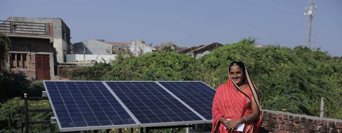 古吉拉特邦莫德拉太阳能村村民格蒂·卡拉什斑家里安装了太阳能板。