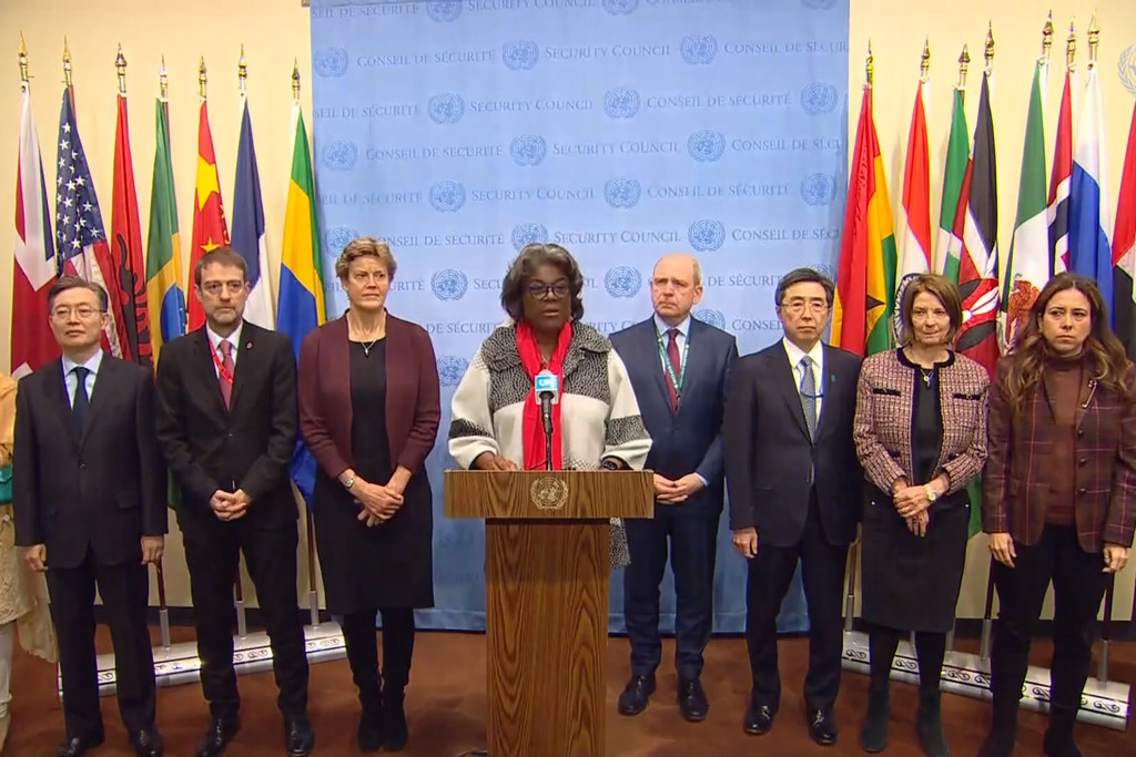 السفيرة الأمريكية ليندا توماس-غرينفيلد، تلقي بيانا للمجلس باسم ألبانيا، أستراليا، إكوادور، فرنسا، أيرلندا، الهند، اليابان، مالطة، النرويج، جمهورية كوريا، سويسرا والإمارات العربية المتحدة والمملكة المتحدة والولايات المتحدة بشأن إطلاق صاروخ باليستي من جمهو…