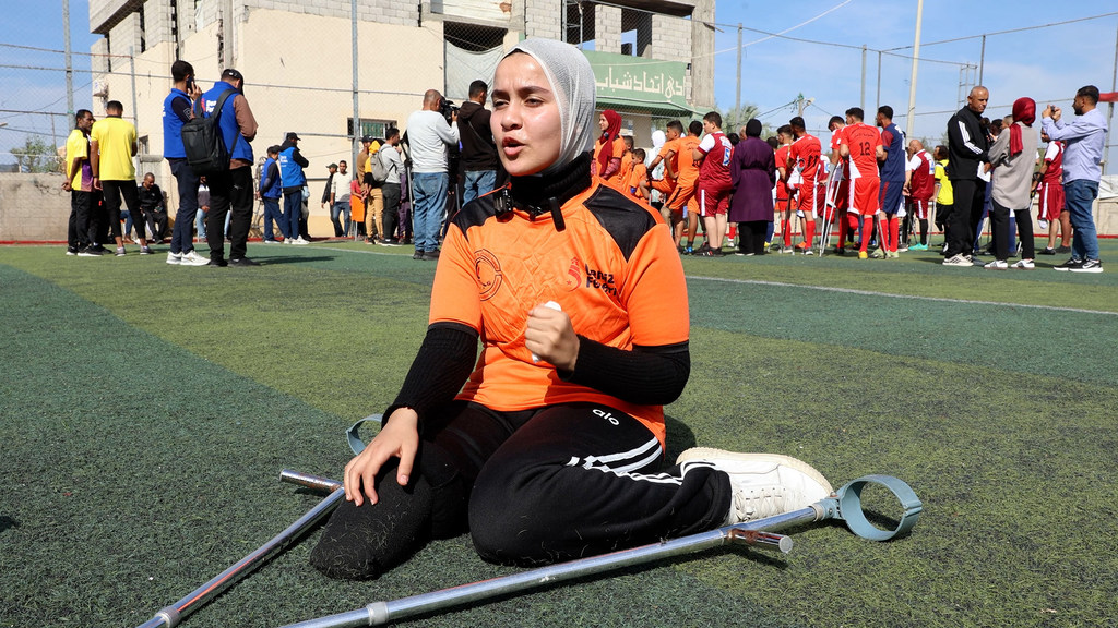 Farah Youssef, membre de l'équipe nationale palestinienne de football pour amputés, participe au championnat.