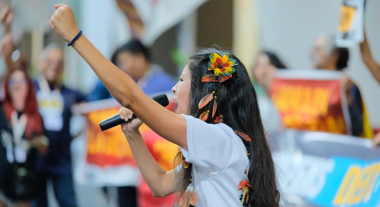 Manifestantes protestan durante la acción «Fin del Mercado Mundial» en la COP30 en Belém, Brasil.