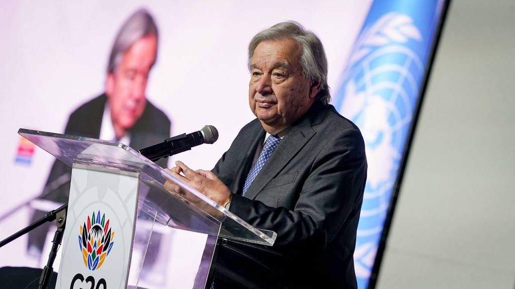 Katibu Mkuu wa Umoja wa Mataifa António Guterres akihutubia wanahabari katika Mkutano wa G20 nchini Afrika Kusini.