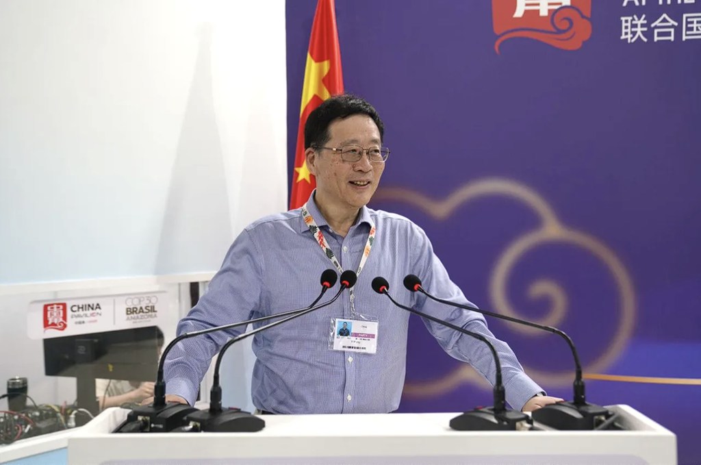中国外交官王毅在气候大会上发表讲话。