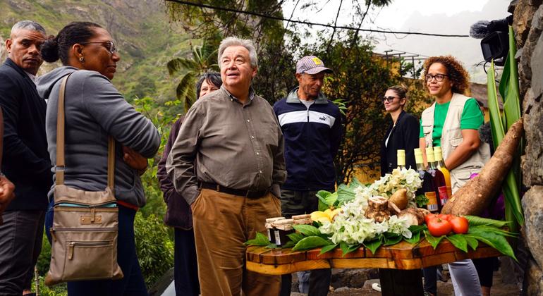 António Guterres conhece produtores locais em Cabo Verde