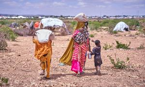 A mother and her children carry their remaining belongings and search for a place to take shelter following flooding in Hiran, Hirshabelle state, Somalia, in 2024. (file)