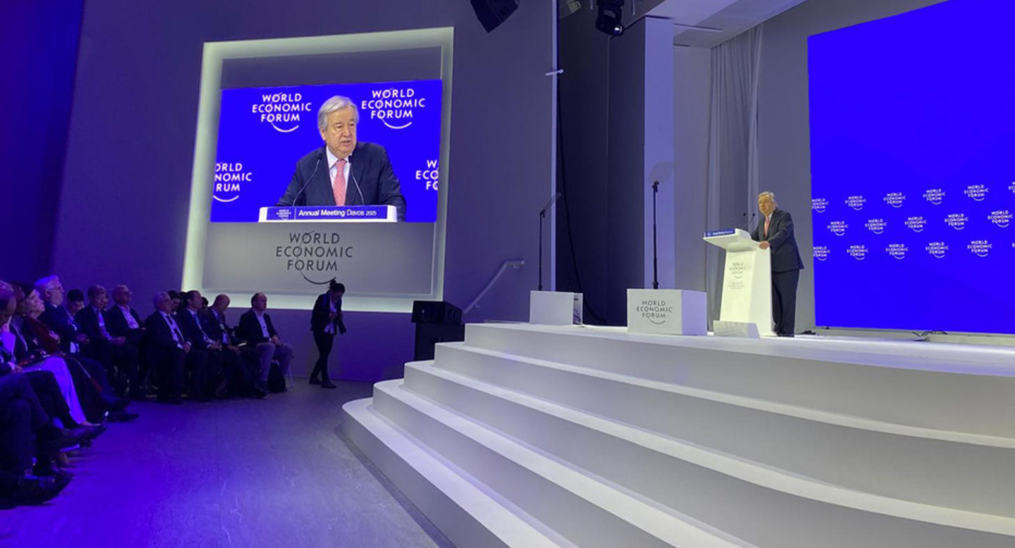 Katibu Mkuu UN António Guterres akitoa hotuba katika jukwaa wakati wa Mkutano wa Mwaka wa Jukwaa la Uchumi Duniani huko Davos.
