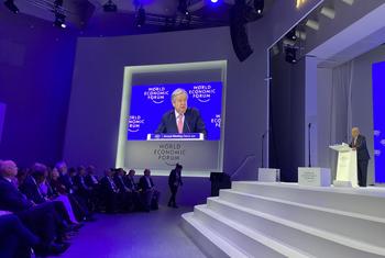 O secretário-geral da ONU, António Guterres, discursa no Fórum Económico Mundial em Davos, Suíça
